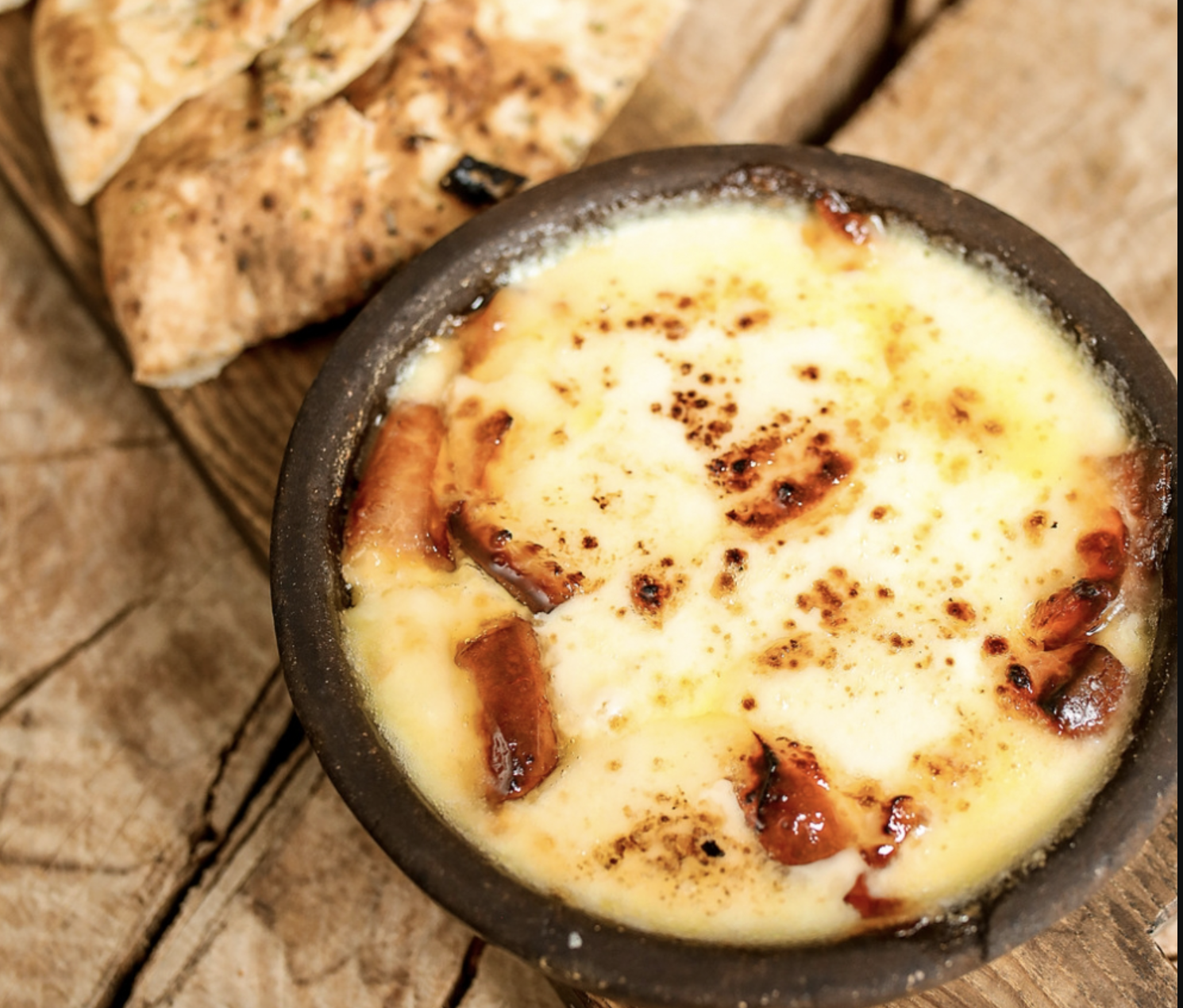 Запечённая качотта с мёдом, грецкими орехами и розмарином